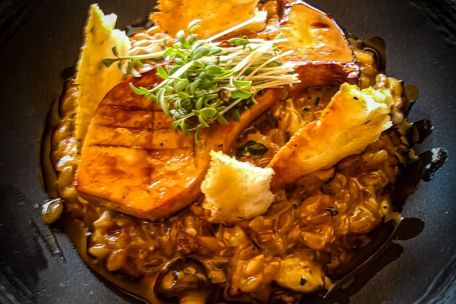Gegrillte Kräuterseitlinge auf Einkorn-Risotto