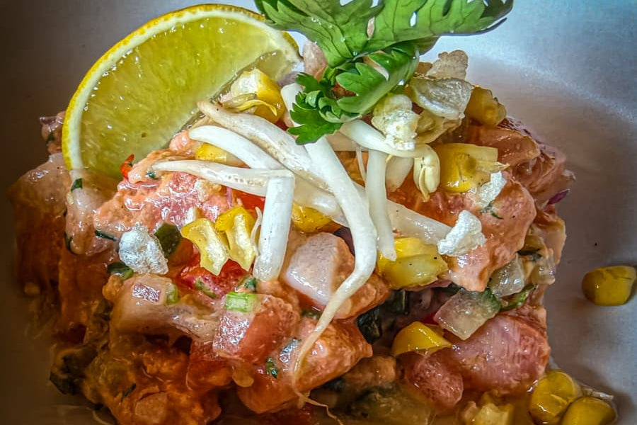 Ceviche mit gegrillten Cornribs